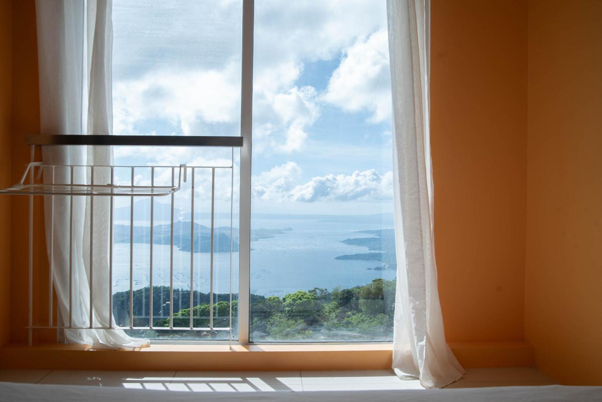 Wind Residences For Rent - Luiice Tagaytay City Esterno foto