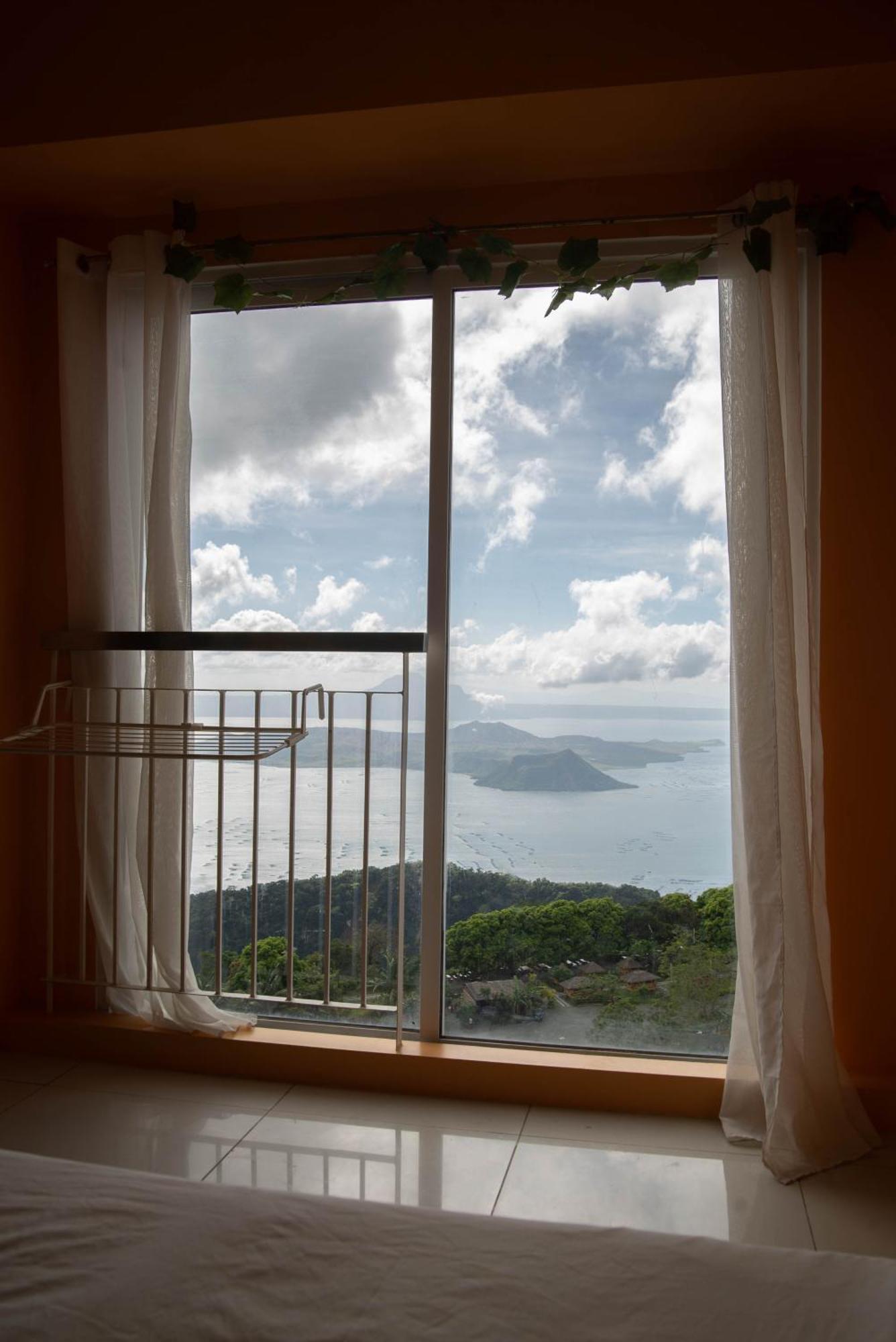 Wind Residences For Rent - Luiice Tagaytay City Esterno foto